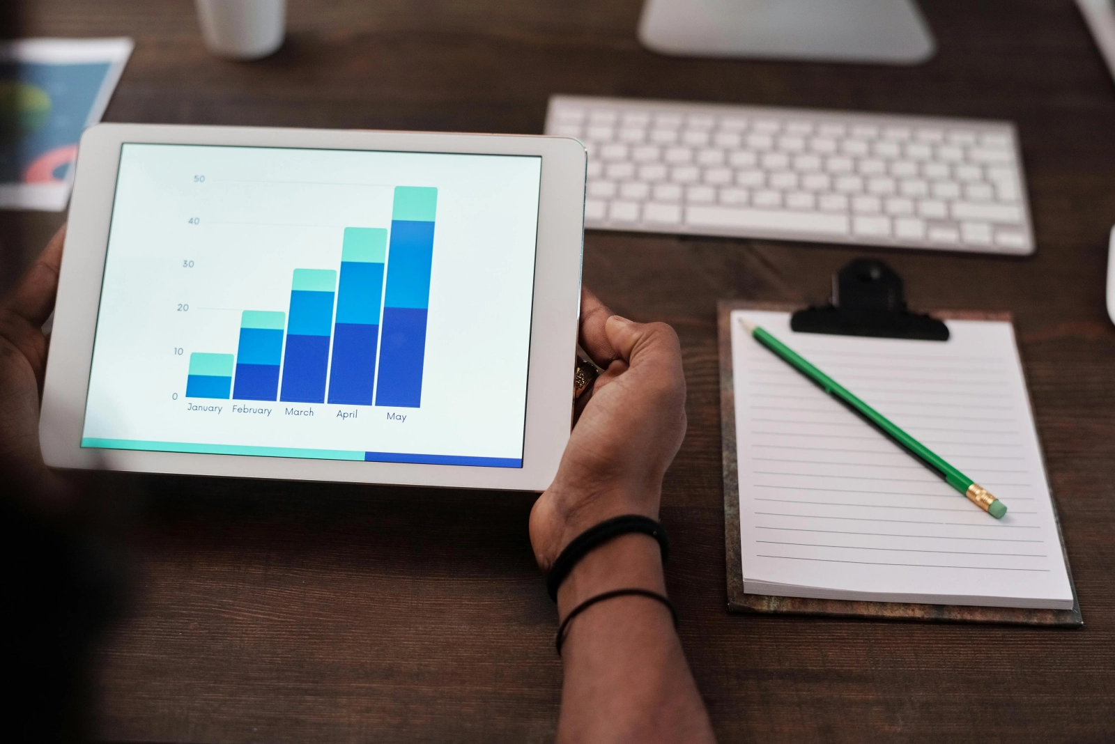 Analytika a reporty — statistiky a trendy